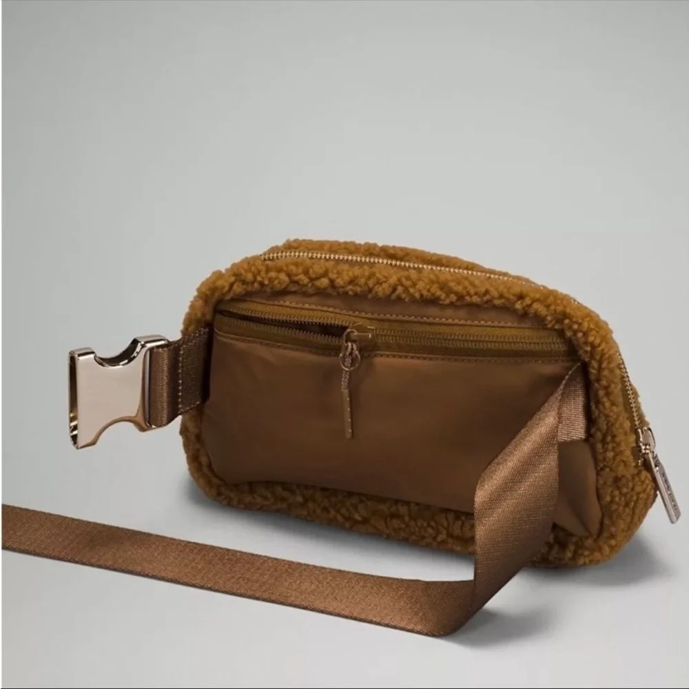 NWT LULULEMON Everywhere Fleece Belt Bag 1L Burnt Caramel brown